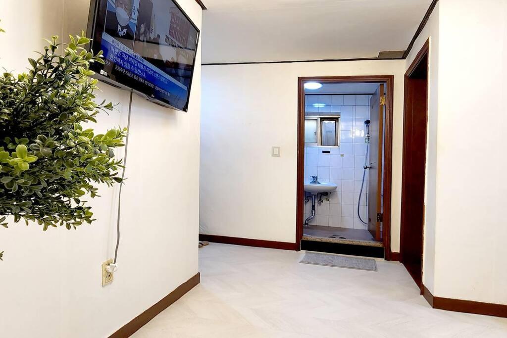 C2 White Linen House 2br *