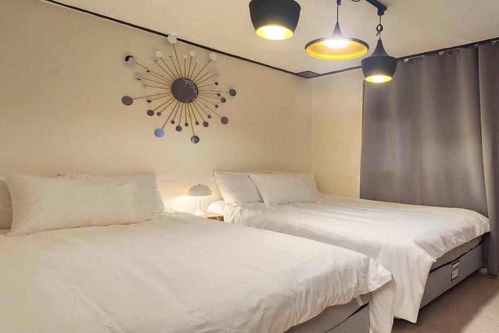 C2 White Linen House 2br Apartment