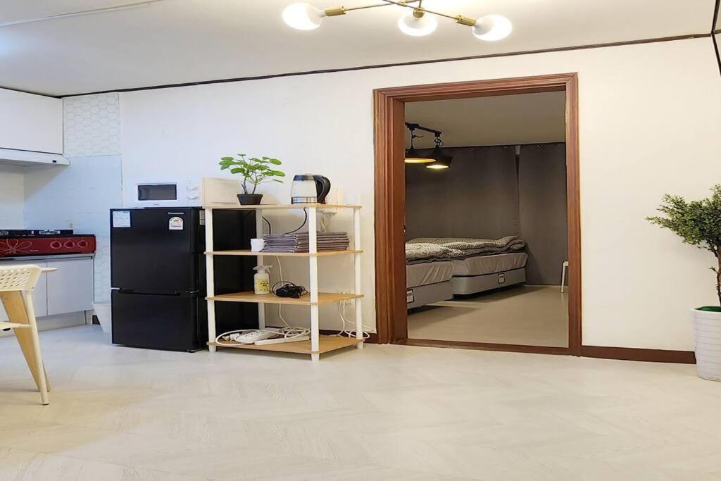 Apartment C2 White Linen House 2br Seoul