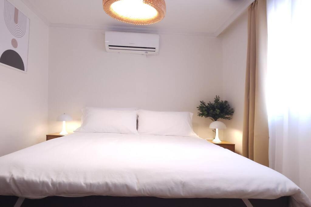 C2 White Linen House 2br Apartment *