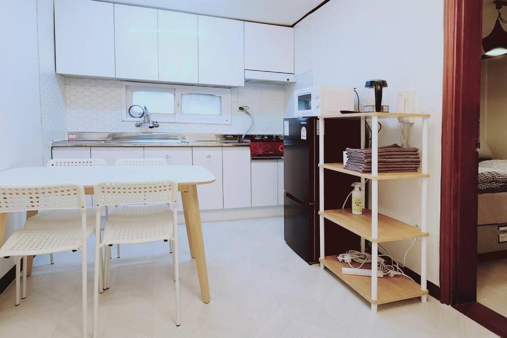 C2 White Linen House 2br Apartment Seoul