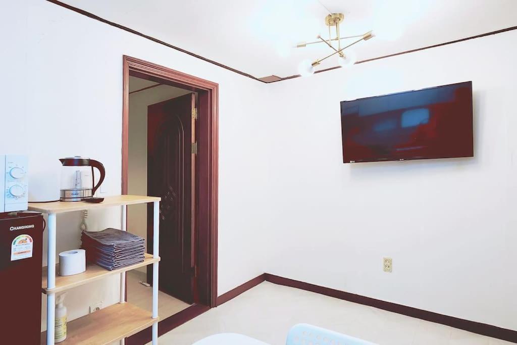 C2 White Linen House 2br *