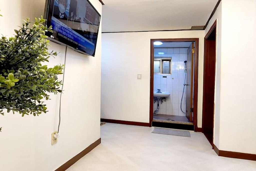 C2 White Linen House 2br *