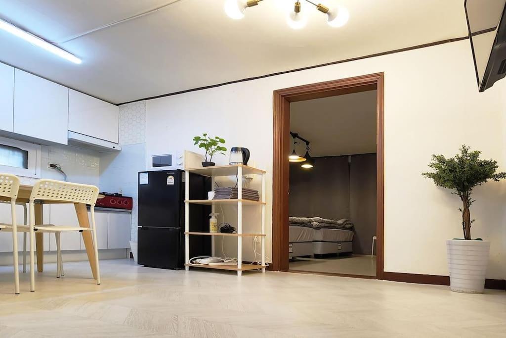 C2 White Linen House 2br Apartment Seoul